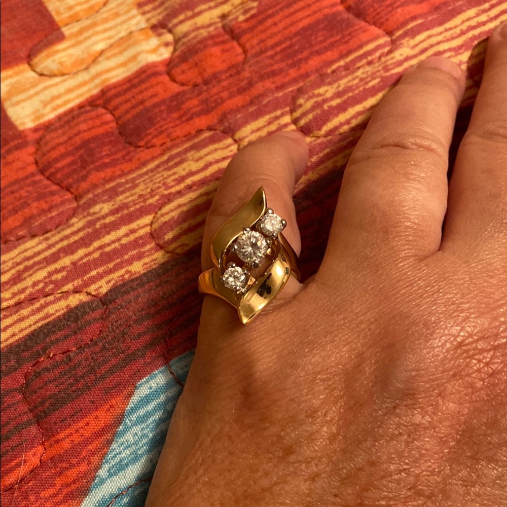 Elegant Gold Women's Ring